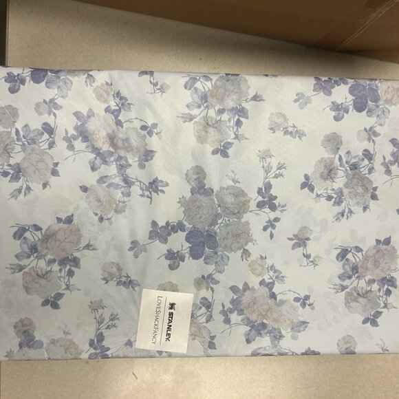 The Stanley x LoveShackFancy Quencher | 40 OZ Everblooming Rosettes - Picture 6 of 7